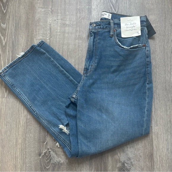 NWT Abercrombie Women’s Jeans size 28/6R - Picture 2 of 3